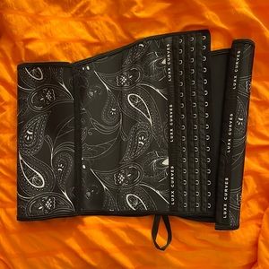 Luxx Curves waist trainer